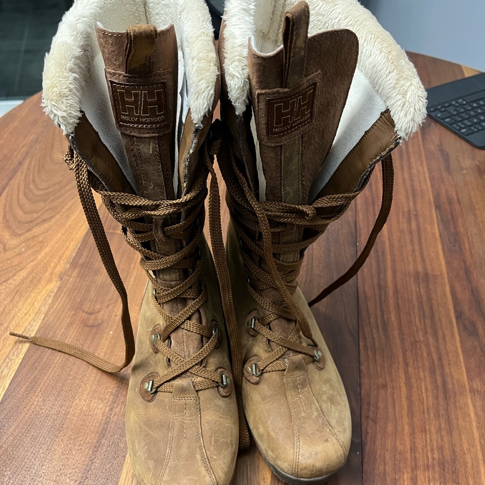 Helly Hansen brown leather winter boots. Size 7.5. Never worn.